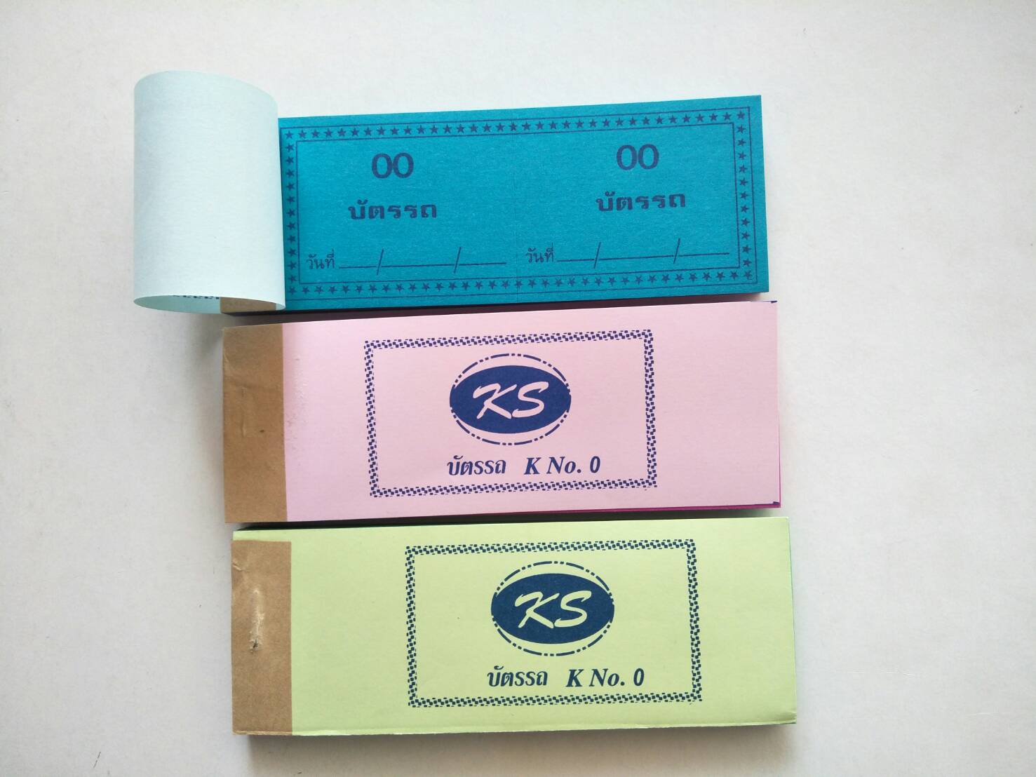 บัตรรถ K KS (เล่่มใหญ่)  No.0 ขนาด 45x130 mm. 50แกรม 100 แผ่น คละสี