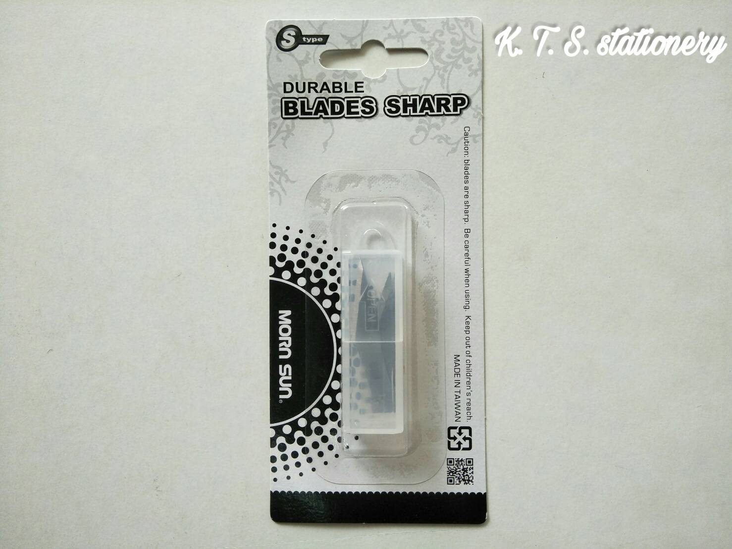 ใบมีดคัตเตอร์ Durable Blades Sharp Morn Sum No.12252