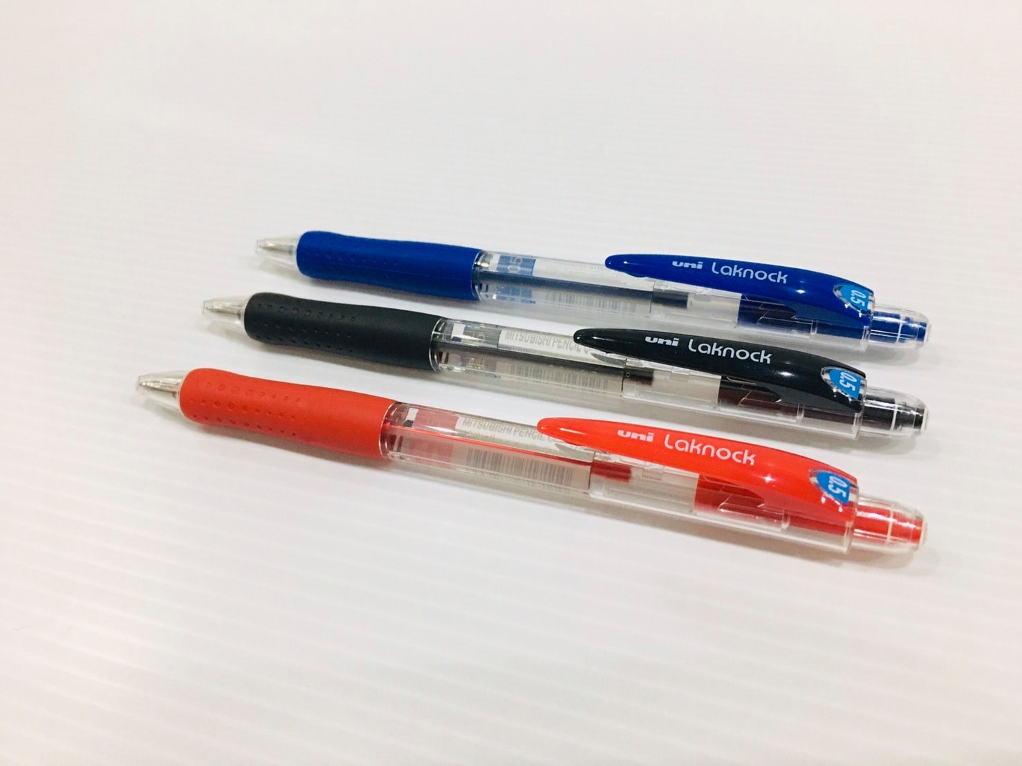 ปากกา Uni-Laknock Ball Point Pen SN-100(05) 0.5 mm.